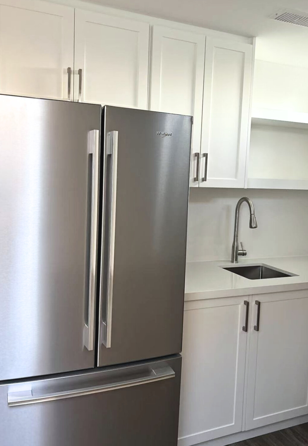 Oshawa kitchen renovation — quartz backsplash