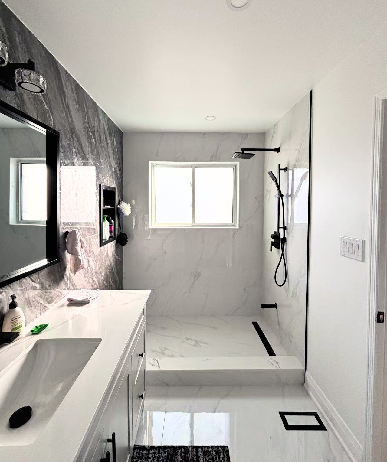 Mississauga 3382 bathroom renovation — lighting detail