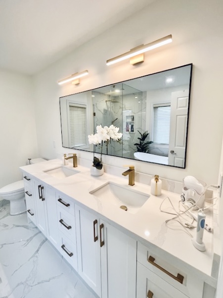 Bathroom lighting reflection