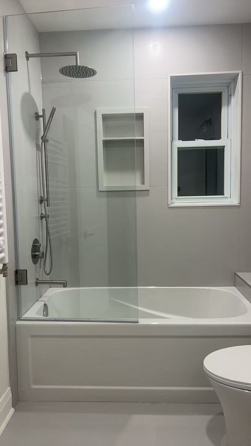 Chrome showerhead and frameless glass